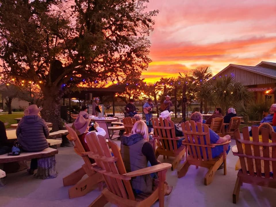 Flying L Ranch Resort Bandera Exterior foto